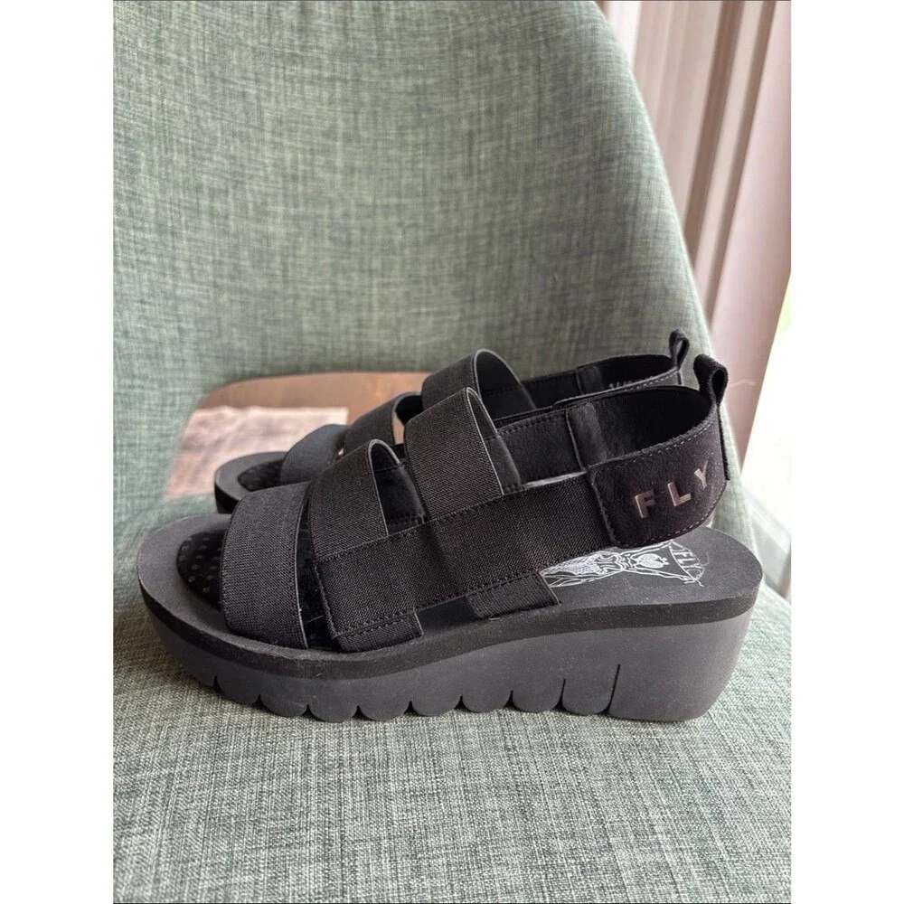 Fly London Women's Yere847fly Sandal Black chunky platform Slide Sandals 9/9.5